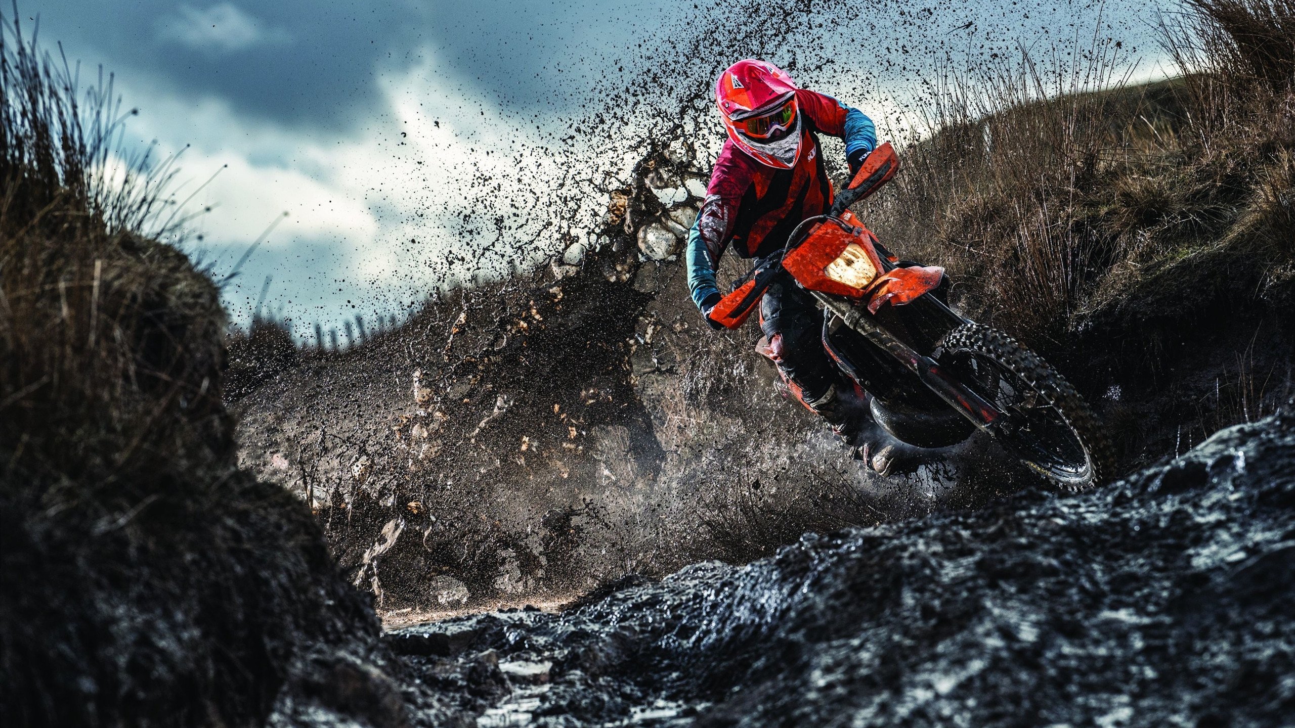 关键一记，Faker公牛式助攻如何撕裂寂静，重写电竞叙事？红色奔牛刺穿沉默长夜，Faker如何用一记助攻重铸电竞史诗？